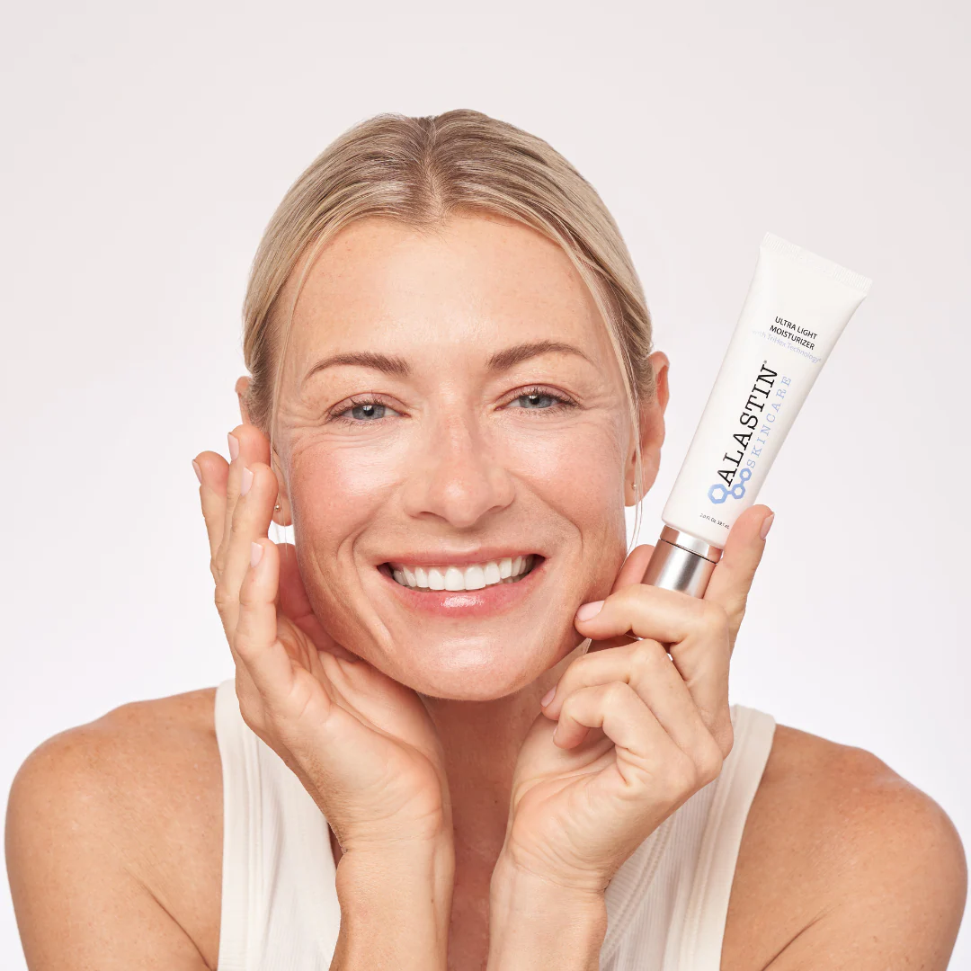 Ultra Light Moisturizer with TriHex Technology® - Image 5